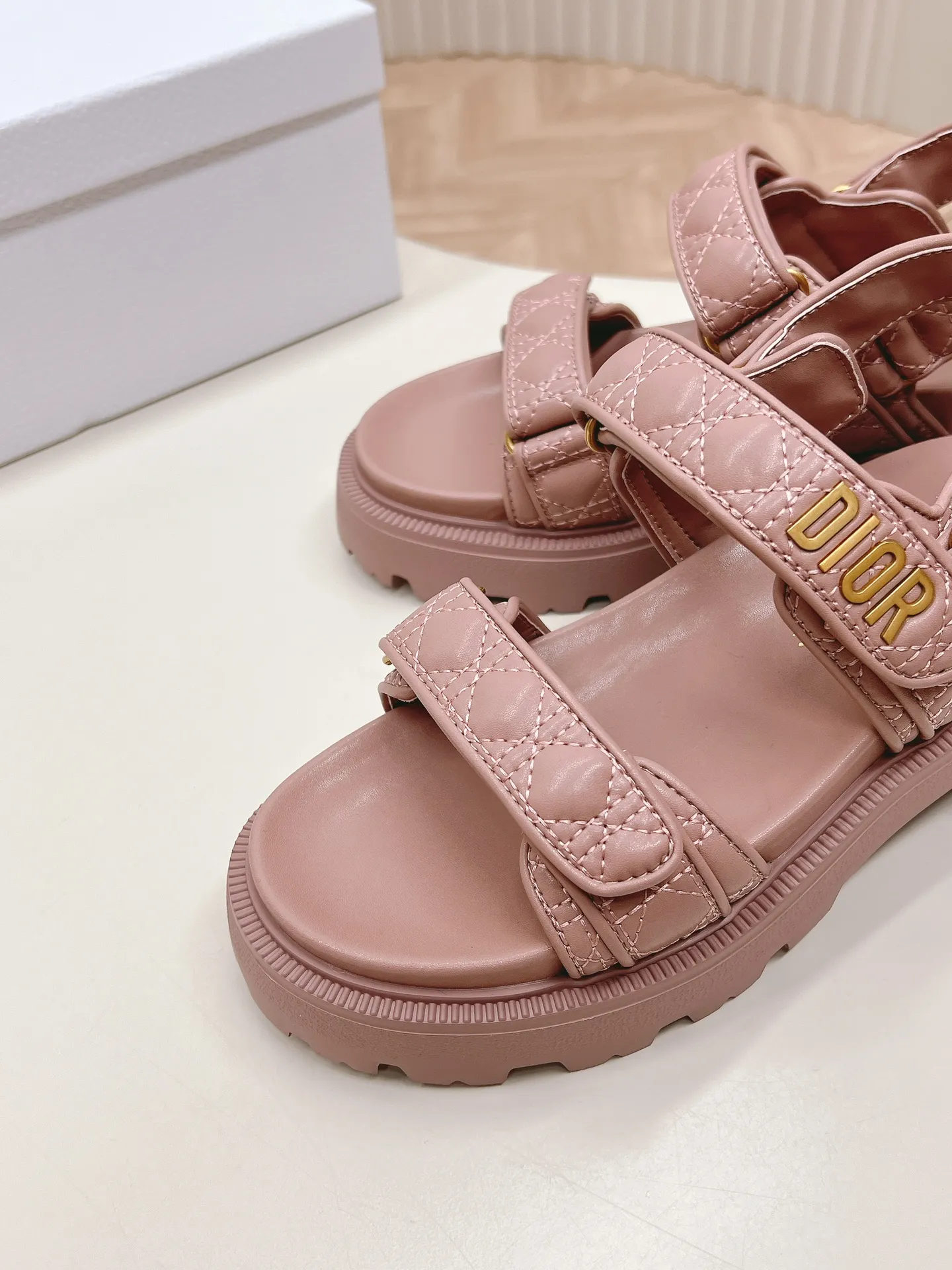 👟👟Ex-factory price 520👟👟 2024Dior Classic Velcro high-heeled sandals and slippers series original replica high version super durable and versatile style very comfortable on the foot, slim and tall, original leather upper, original d hardware buckle, original TPU outsole Heel height is about cm Size: 35-42